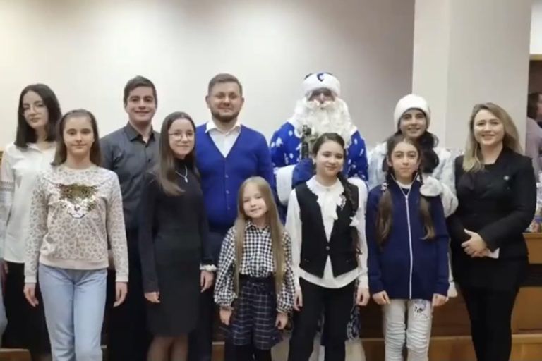 Глава города поблагодарил юных артистов