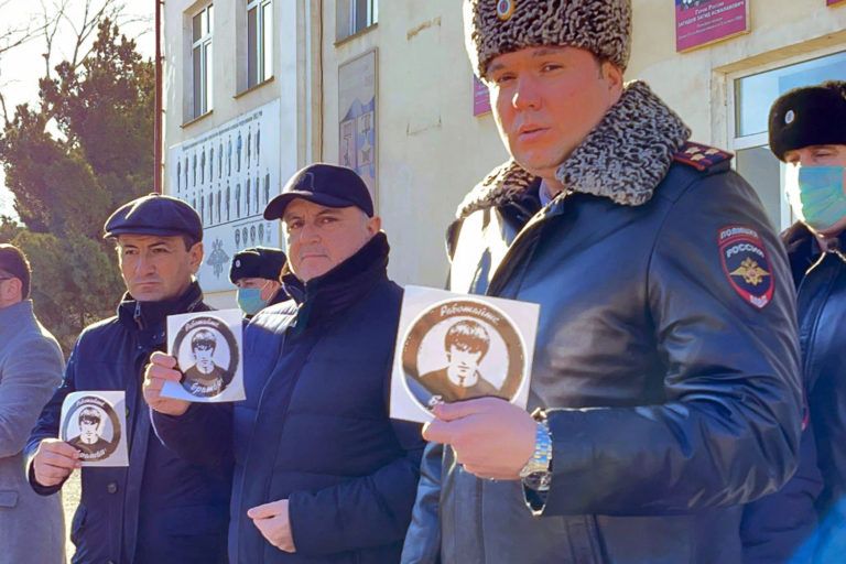Почтили память героя