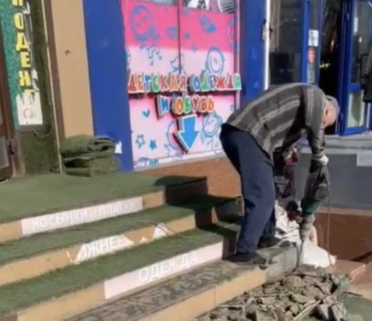 В Махачкале владельцы коммерческих объектов начали самостоятельно демонтировать лестницы