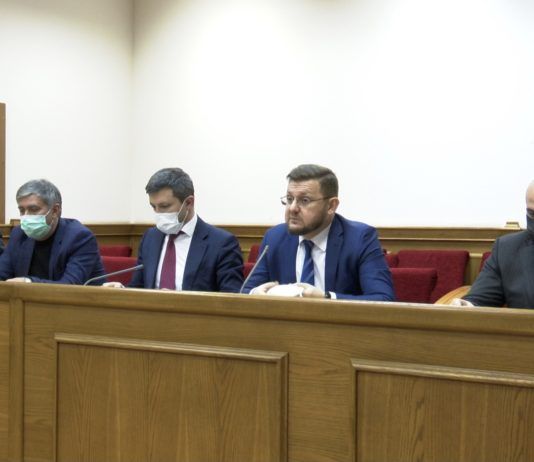 Мэр Махачкалы обсудил с руководителями рынков города увеличение налоговых поступлений