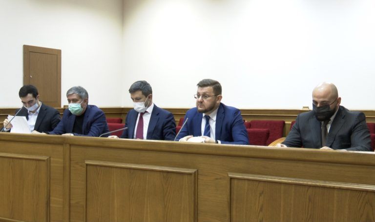 Мэр Махачкалы обсудил с руководителями рынков города увеличение налоговых поступлений
