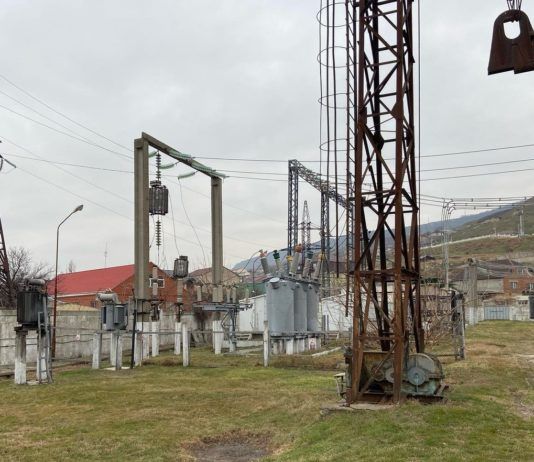 Пожар на подстанции обесточил часть центра Махачкалы
