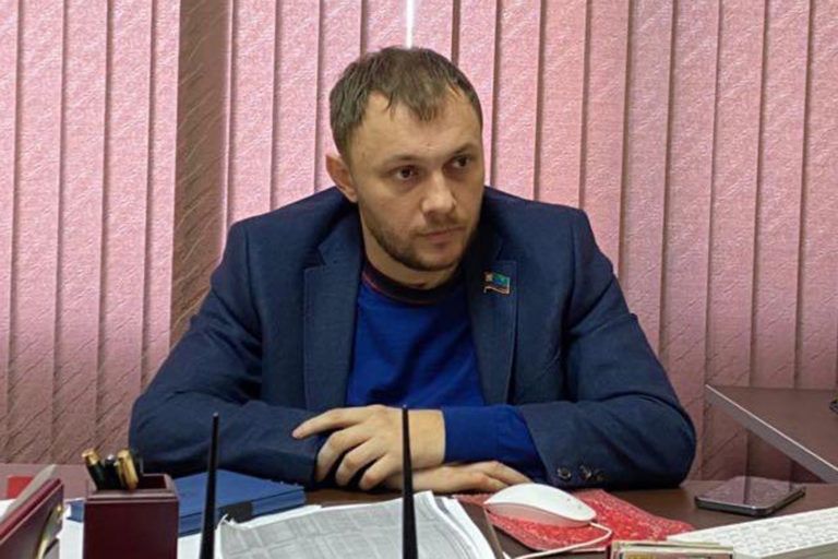 Так же как и все