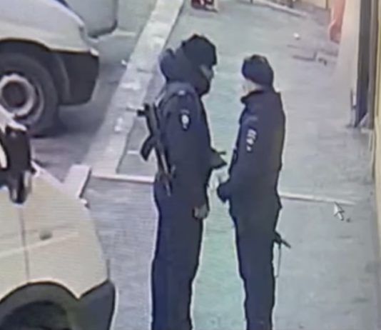 Двоих полицейских уволили в Махачкале за драку