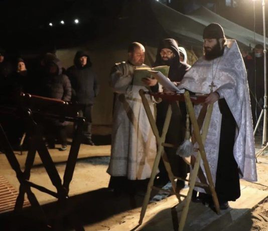 Воды Каспия освятили в Махачкале для крещенских купаний