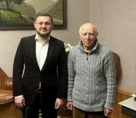 Салман Дадаев поздравил Муху Алиева с награждением орденом «За заслуги перед Отечеством» I степени