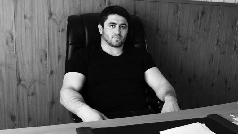 Суд в Махачкале продлил арест двум росгвардейцам, обвиняемым в убийстве экс-главы села Новокули