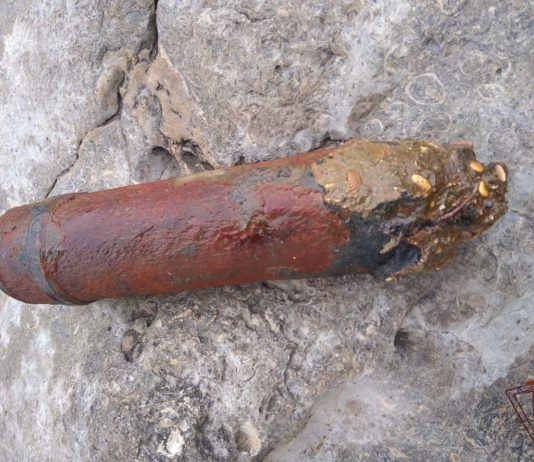 На берегу Каспия в Махачкале нашли артиллерийский снаряд