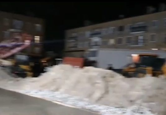 На Университетской площади в Махачкале завершили заливку бетонного основания под укладку плитки