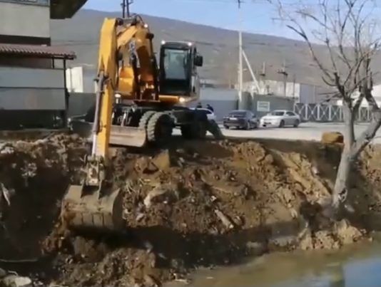 Махачкалинец, засыпавший КОР для расширения дороги к пивбару, восстановил участок канала