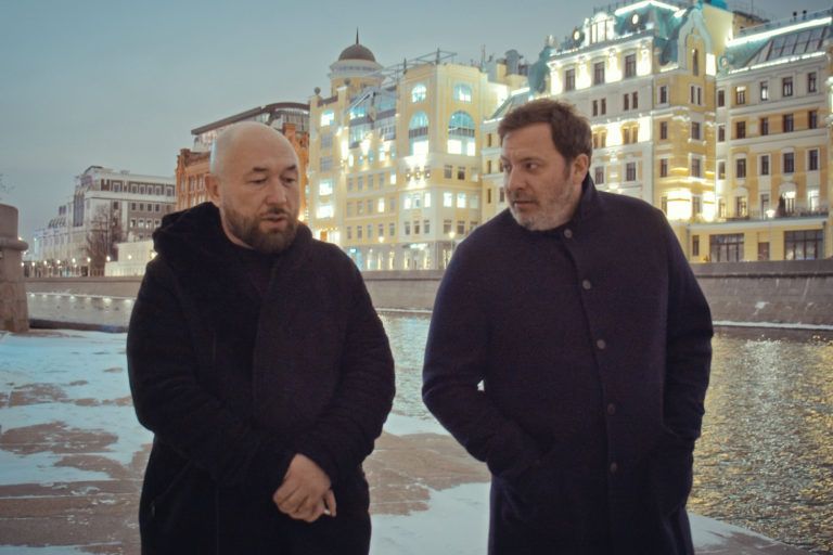 Премьеру документального сериала Сергея Минаева о России 2000-х покажут Wink и more.tv