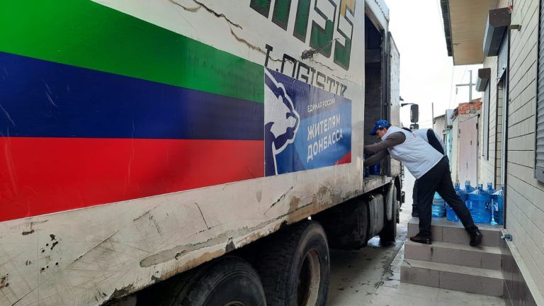 Из Махачкалы отправился грузовик с 10 тоннами питьевой воды для беженцев из ДНР и ЛНР