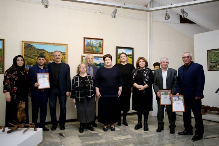 В Махачкале открыли выставку самодеятельных художников «Самородки Дагестана»