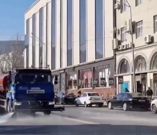 В Махачкале возобновили дезобработку улиц и общественных пространств
