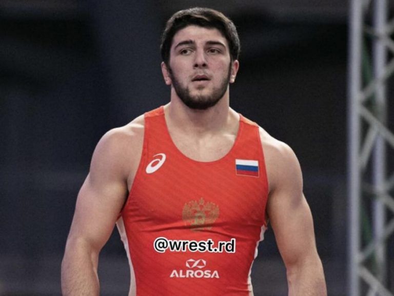 Воспитанник махачкалинской спортшколы греко-римской борьбы стал чемпионом России