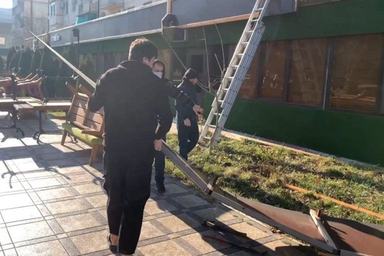 Демонтаж незаконно размещенных входных групп