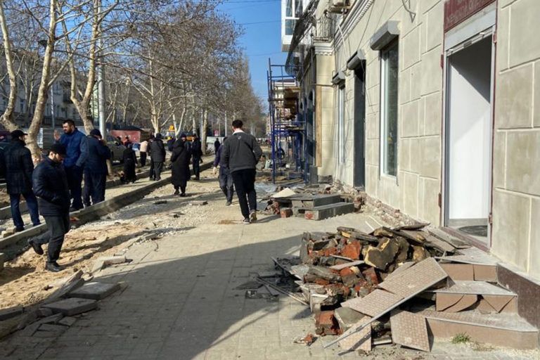 Демонтаж незаконно возведенных входных групп