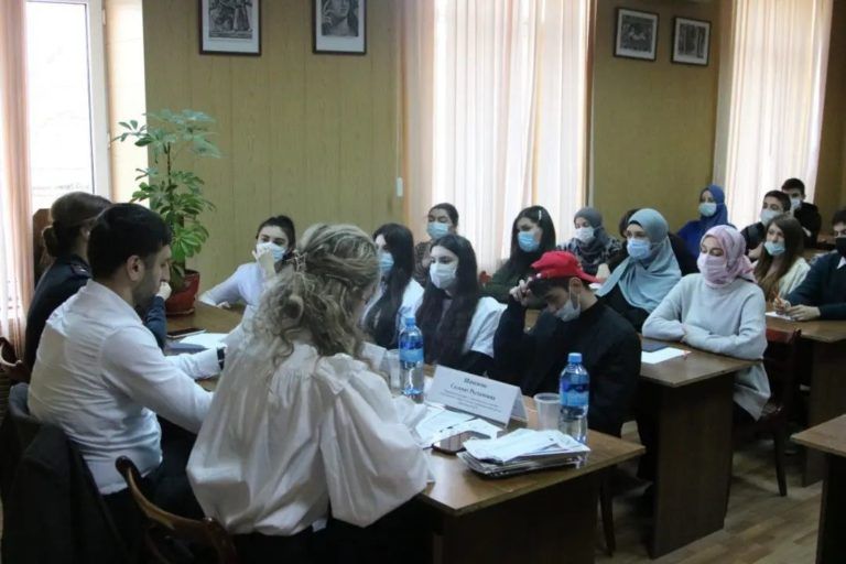В Махачкале стартовал цикл профилактических мероприятий со студентами