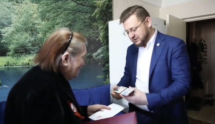 3CBDF950-28B9-4213-A22A-F2F8F69229F1