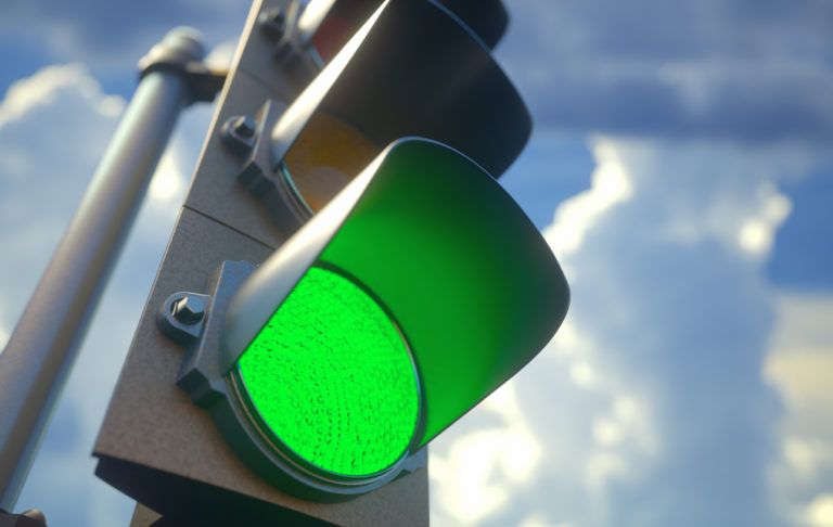 В Махачкале заработали светофоры, автоматически регулирующие движение автомобилей