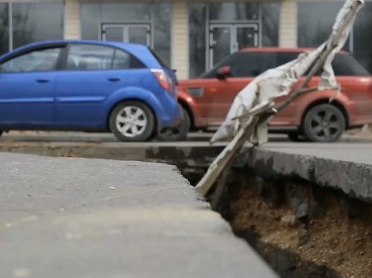Завод в Махачкале накажут за незаконное вскрытие дороги