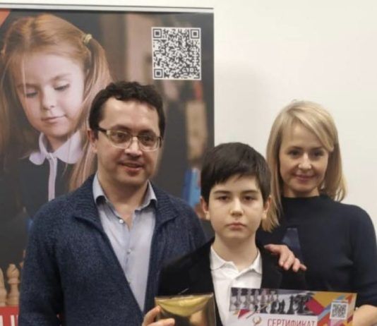 Школьник из Махачкалы получил право на обучение в Русской шахматной школе