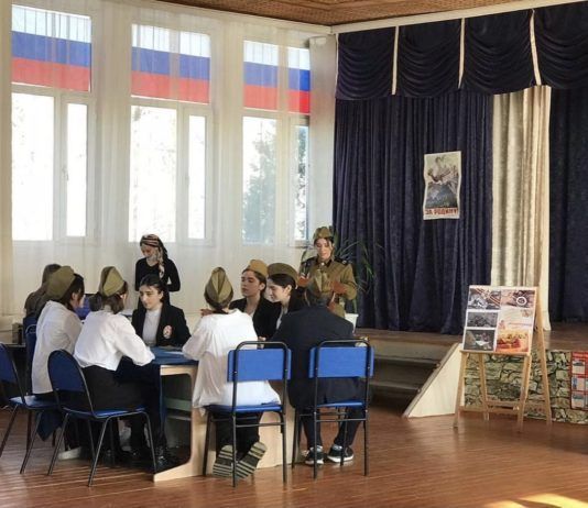 В школах Махачкалы проводят инсценированные уроки на тему Великой Отечественной войны