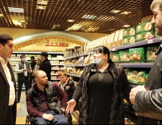 Депутаты Махачкалы изучили цены на продукты в одном из крупных супермаркетов города