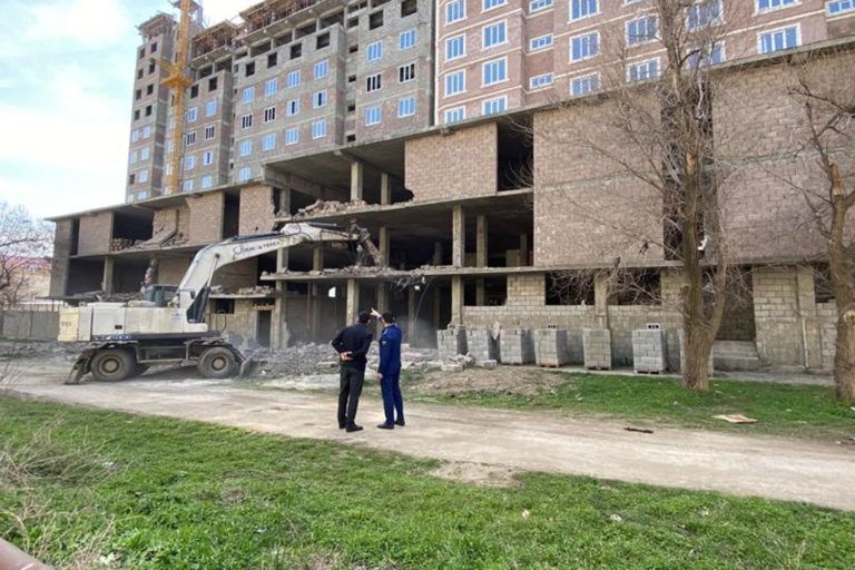 Продолжается демонтаж незаконных строений
