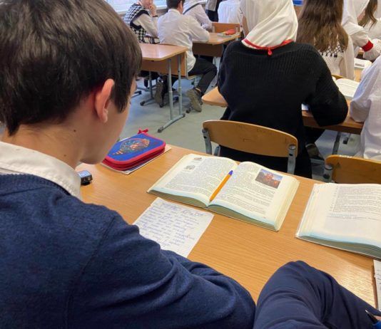 Мэр Махачкалы прокомментировал инициативу школьников города написать письма поддержки сверстникам из ДНР и ЛНР