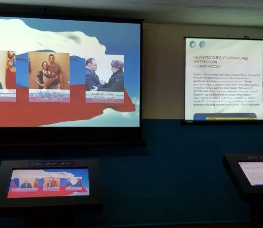 Выставка памяти Героя России Гаджимагомедова продолжит работу в школах Махачкалы