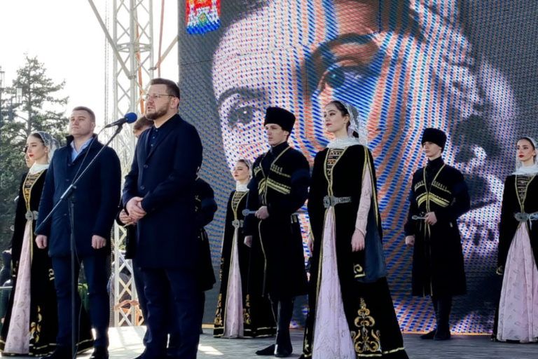 Год Фазу Алиевой открыли поэтическим марафоном
