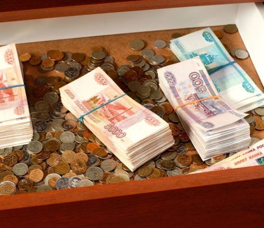 У жительницы Махачкалы украли из шкафа почти 2 млн рублей