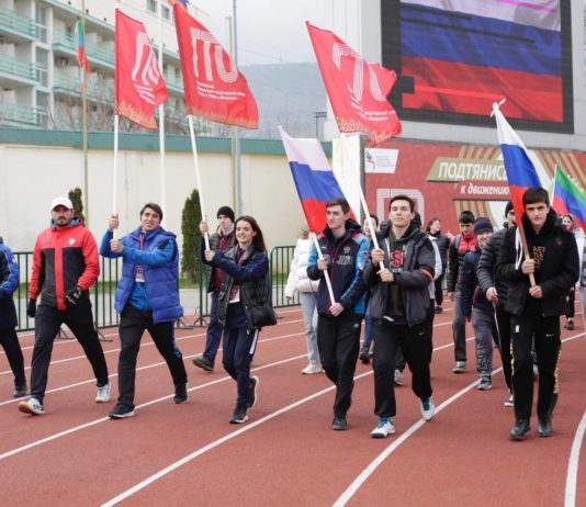 Акция в поддержку российской армии состоялась на стадионе им. Исинбаевой в Махачкале