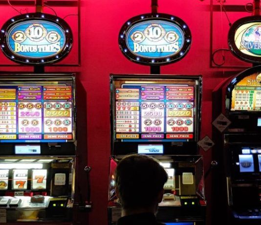 Махачкалинец попал под статью за незаконную организацию азартных игр