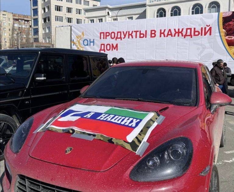Около 50 автовладельцев Махачкалы поучаствовали в акции по доставке продуктовых наборов нуждающимся