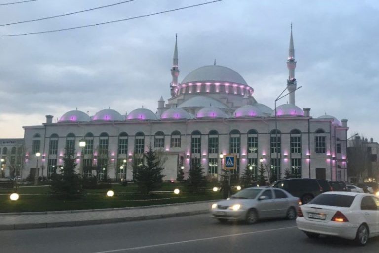 В мечетях и храмах Махачкалы возобновят богослужения с участием прихожан