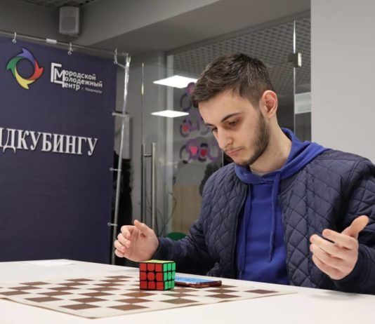 В Махачкале прошел турнир по скоростной сборке кубика Рубика