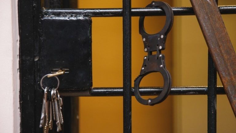 Директора центра соцобслуживания населения Махачкалы задержали по делу о хищении 620 млн рублей