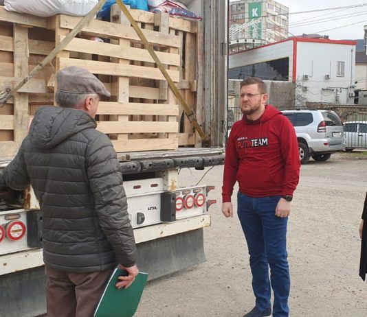 В годовщину провозглашения ДНР мэр Махачкалы отправил жителям Донбасса 20 тонн гуманитарного груза