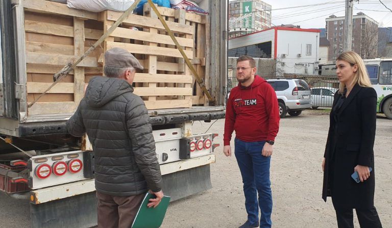 В годовщину провозглашения ДНР мэр Махачкалы отправил жителям Донбасса 20 тонн гуманитарного груза