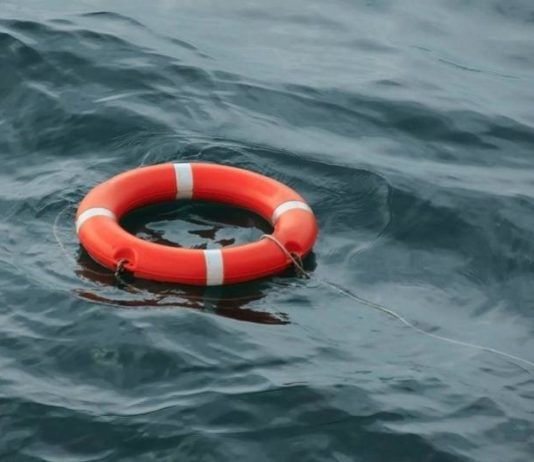 Две школьницы утонули в озере в пригороде Махачкалы