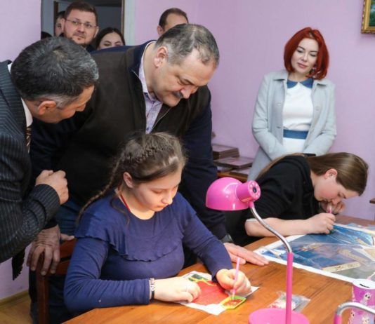 Сергей Меликов посетил школу-интернат для детей-сирот в Махачкале