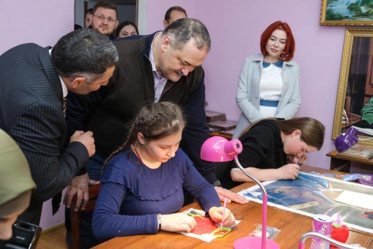 Сергей Меликов посетил школу-интернат для детей-сирот в Махачкале