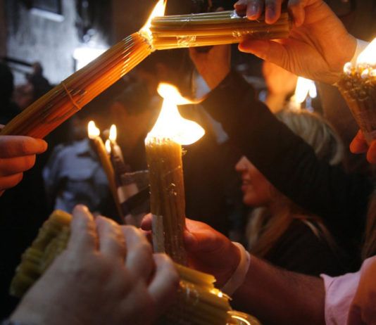 Иерусалимский патриарх благословил доставку благодатного огня