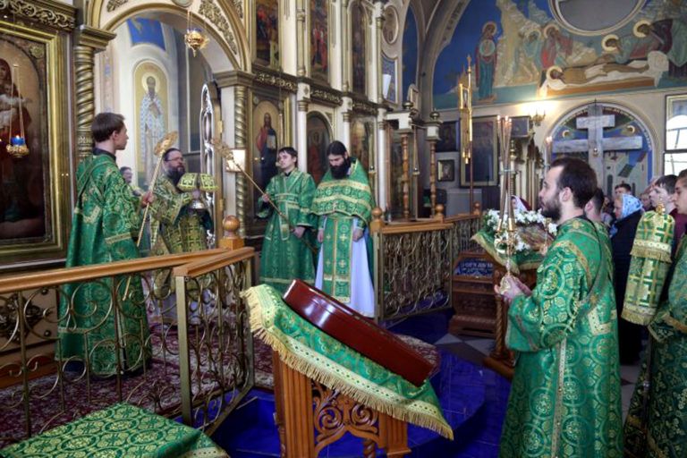 Архиепископ Варлаам совершил Литургию в Свято-Успенском соборе г. Махачкалы
