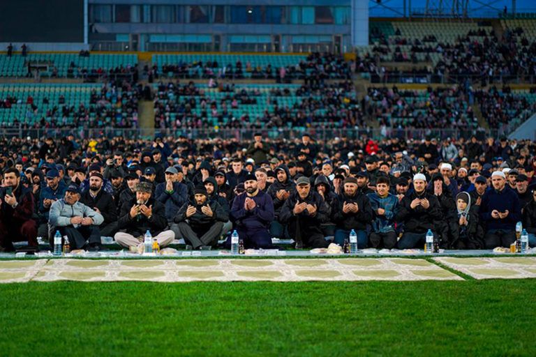 Более 20 тысяч человек собрал республиканский ифтар в Каспийске