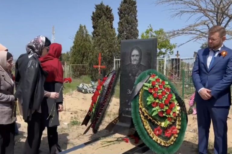 Мэр города за свой счет установил памятник ветерану войны
