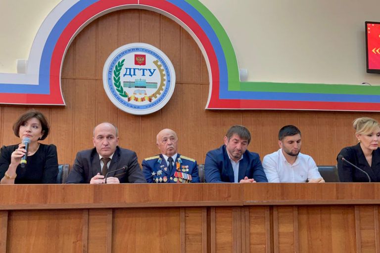 Депутаты провели профилактическую беседу