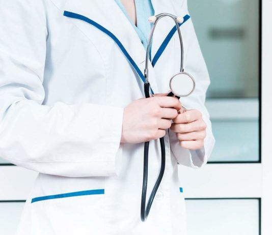 Махачкалинку подозревают в мошенничестве в отношении врачей